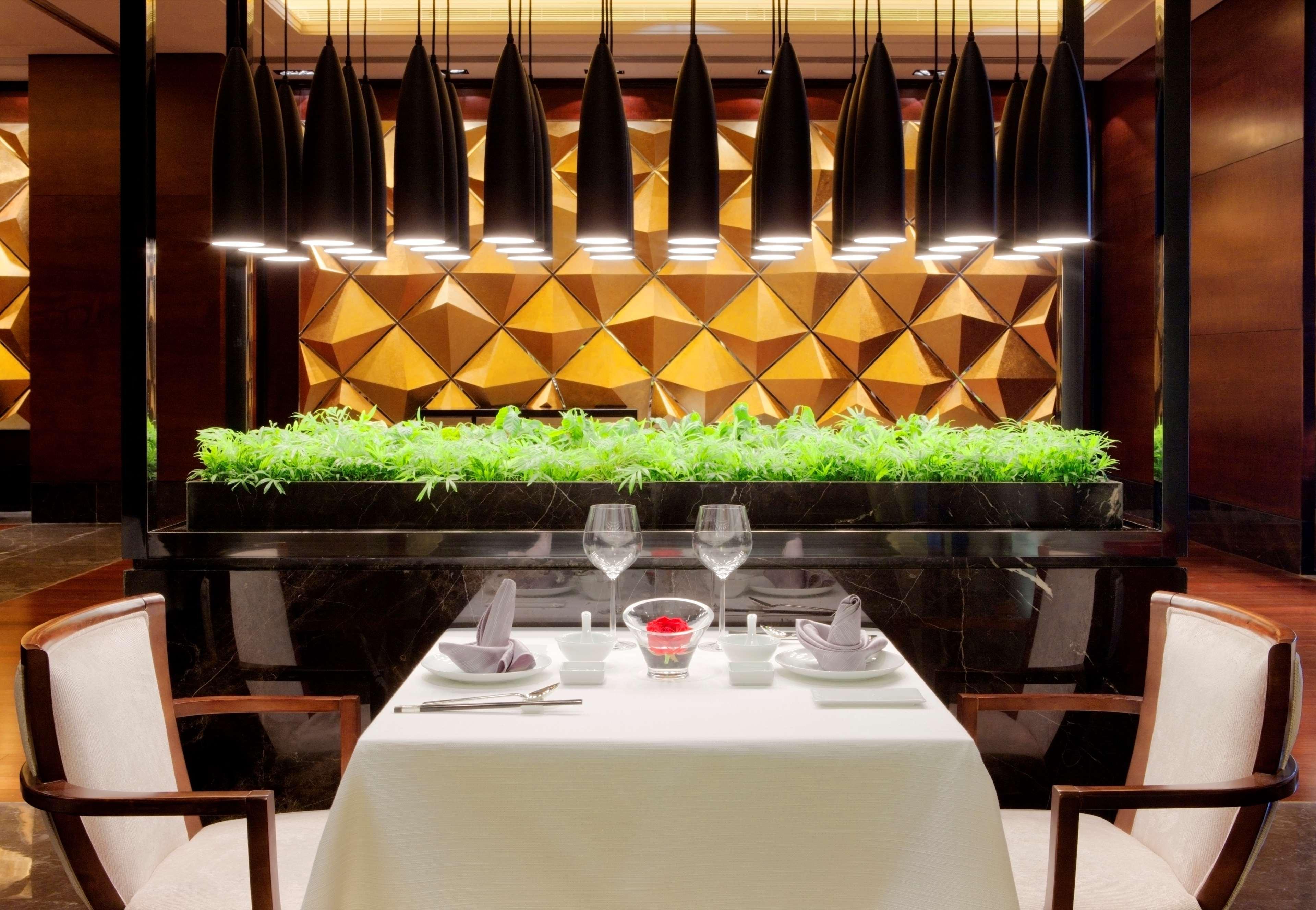Radisson Blu Plaza Chongqing - Free 2 Bottle Of Local Beer Per Room During Stay Экстерьер фото