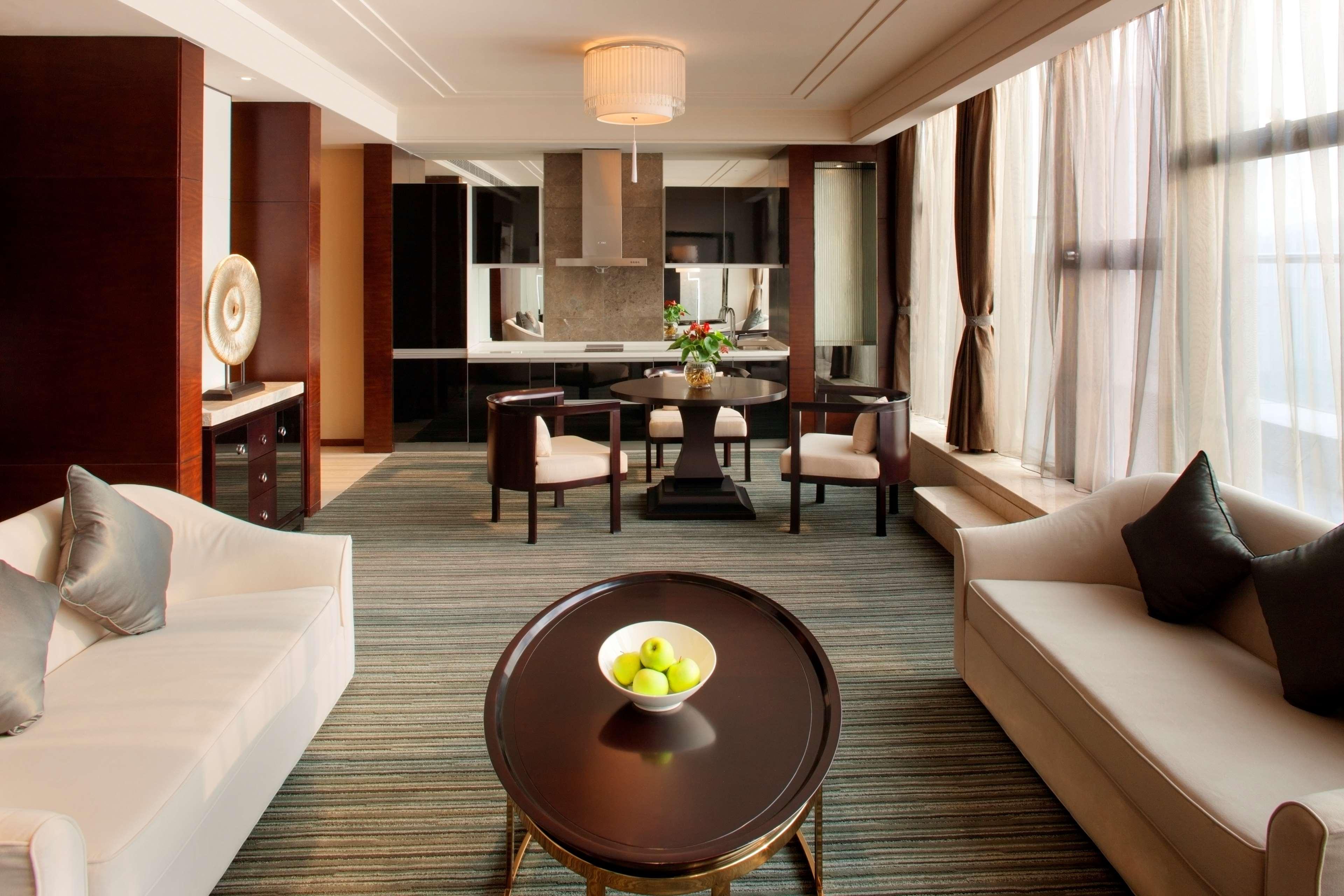 Radisson Blu Plaza Chongqing - Free 2 Bottle Of Local Beer Per Room During Stay Экстерьер фото