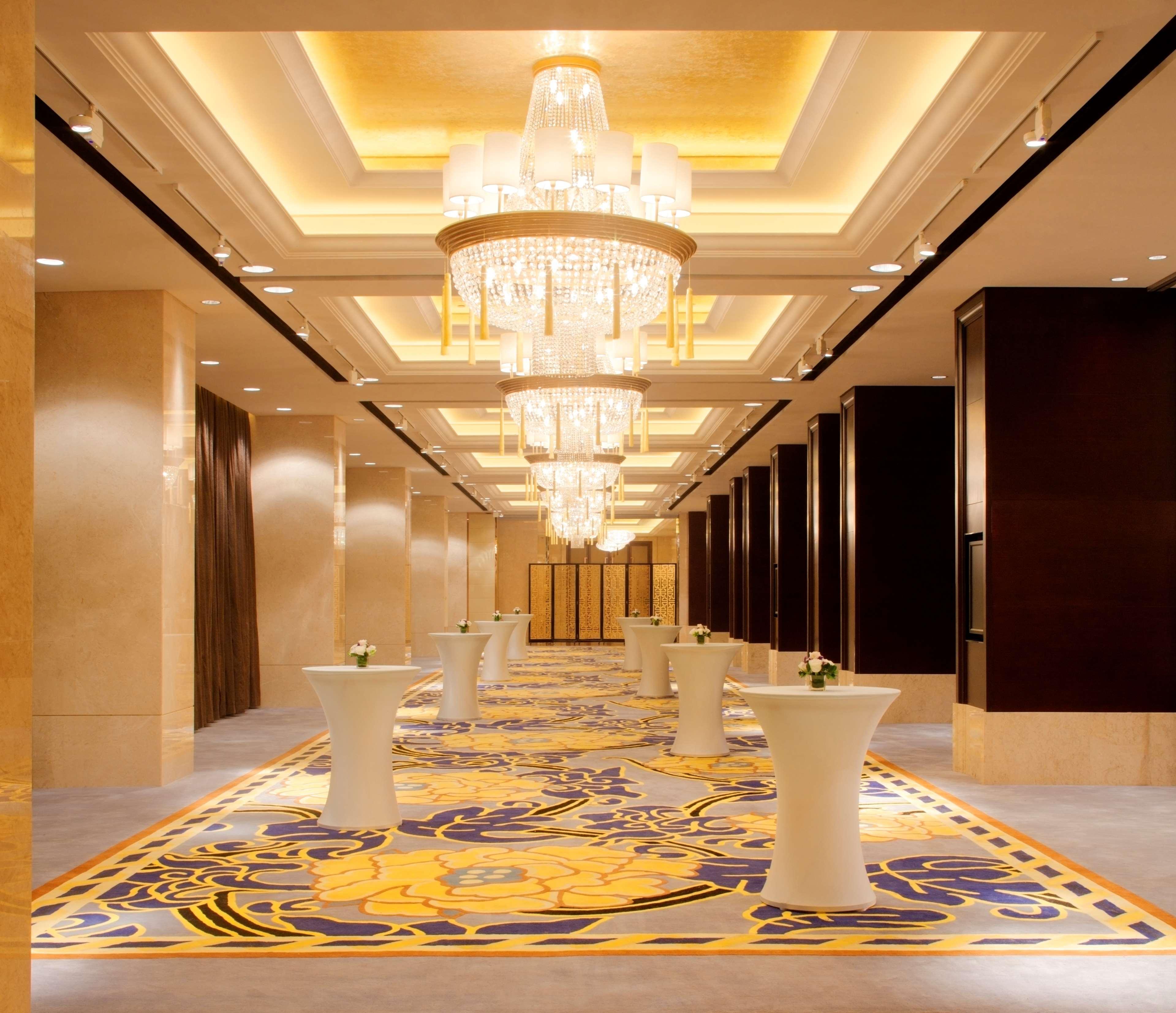 Radisson Blu Plaza Chongqing - Free 2 Bottle Of Local Beer Per Room During Stay Экстерьер фото