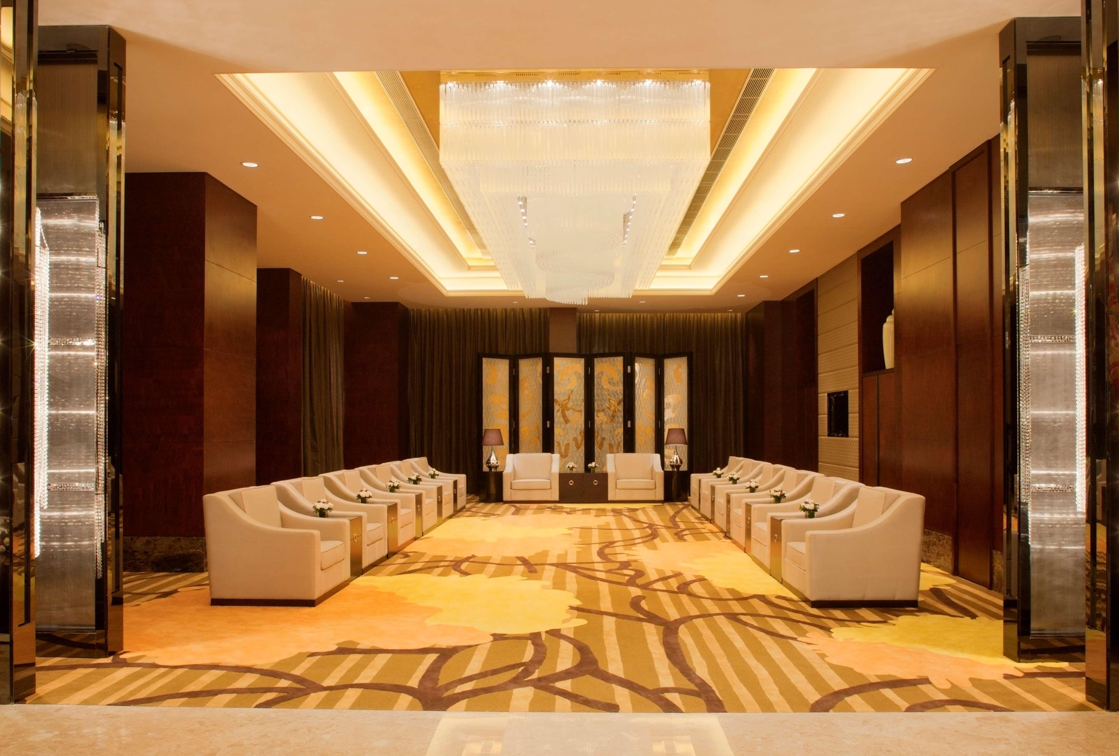 Radisson Blu Plaza Chongqing - Free 2 Bottle Of Local Beer Per Room During Stay Экстерьер фото