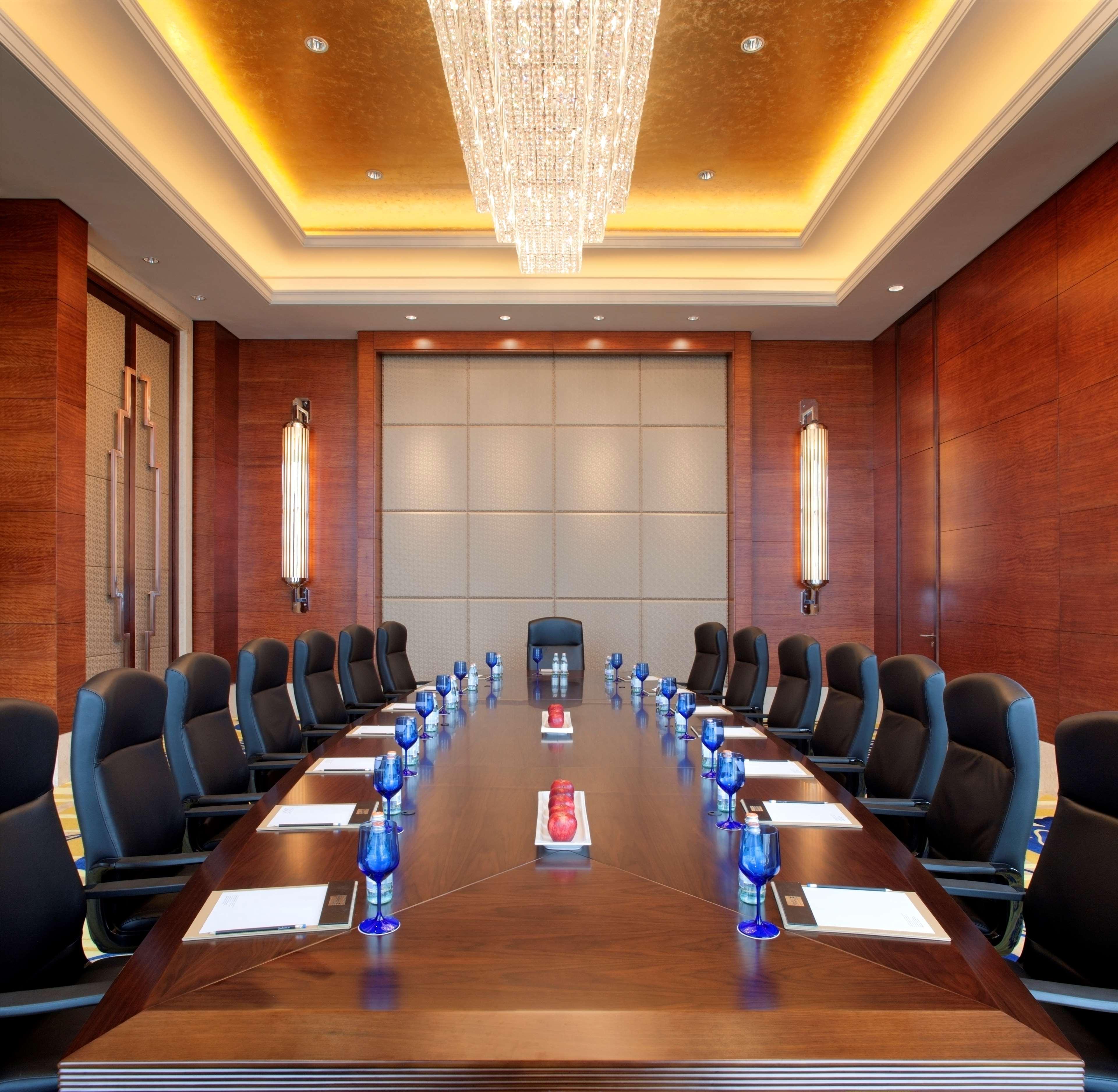 Radisson Blu Plaza Chongqing - Free 2 Bottle Of Local Beer Per Room During Stay Экстерьер фото