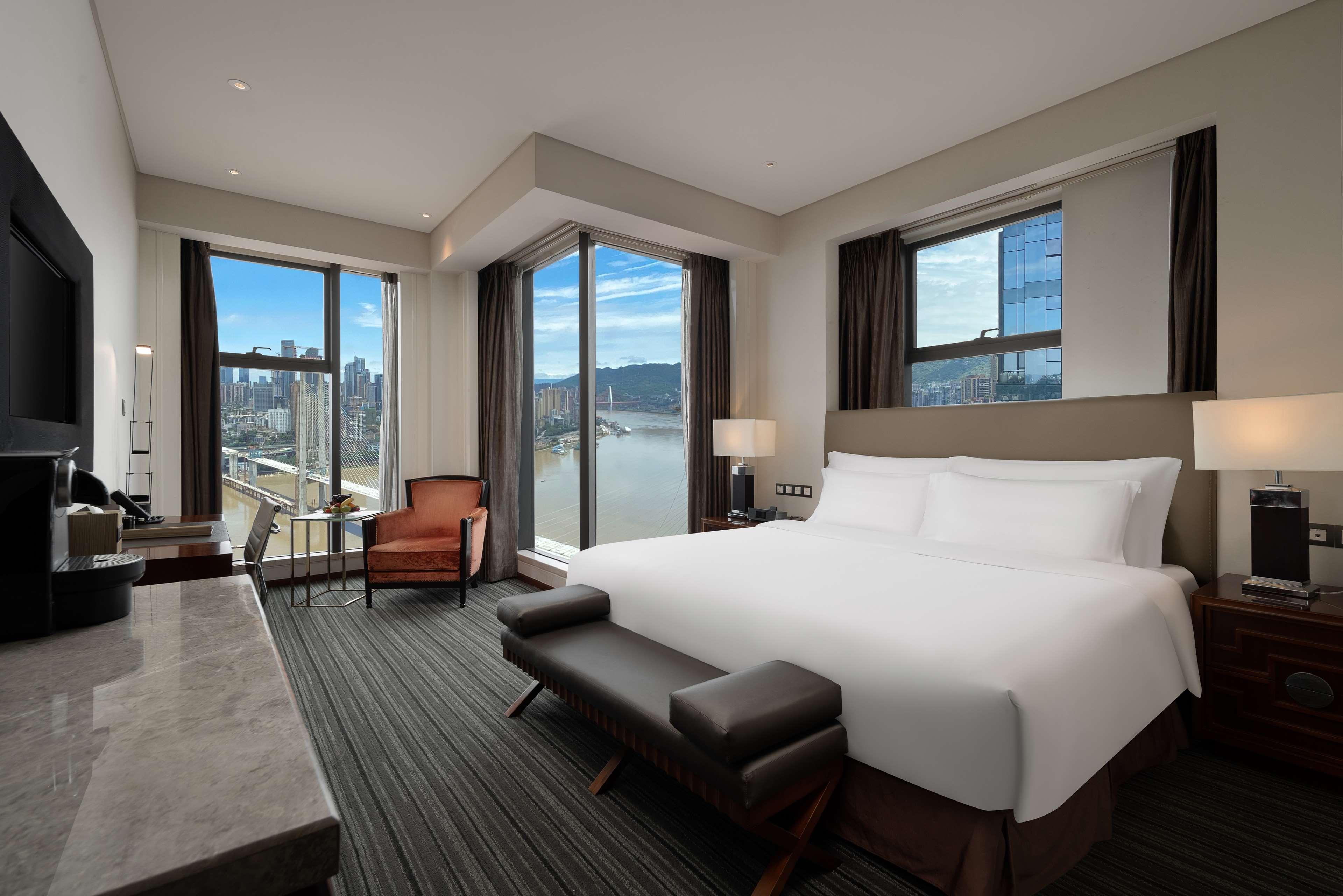 Radisson Blu Plaza Chongqing - Free 2 Bottle Of Local Beer Per Room During Stay Экстерьер фото