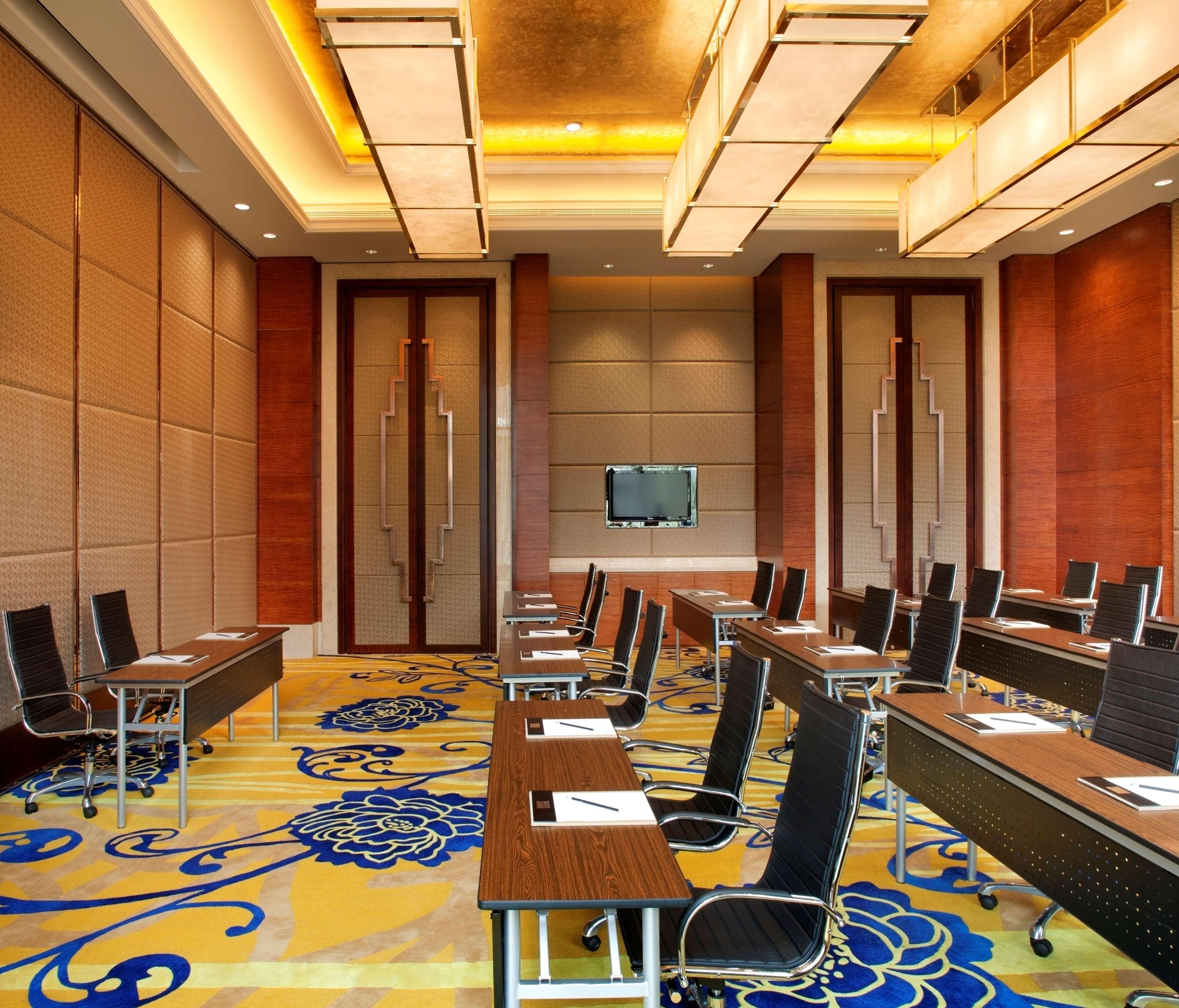 Radisson Blu Plaza Chongqing - Free 2 Bottle Of Local Beer Per Room During Stay Экстерьер фото
