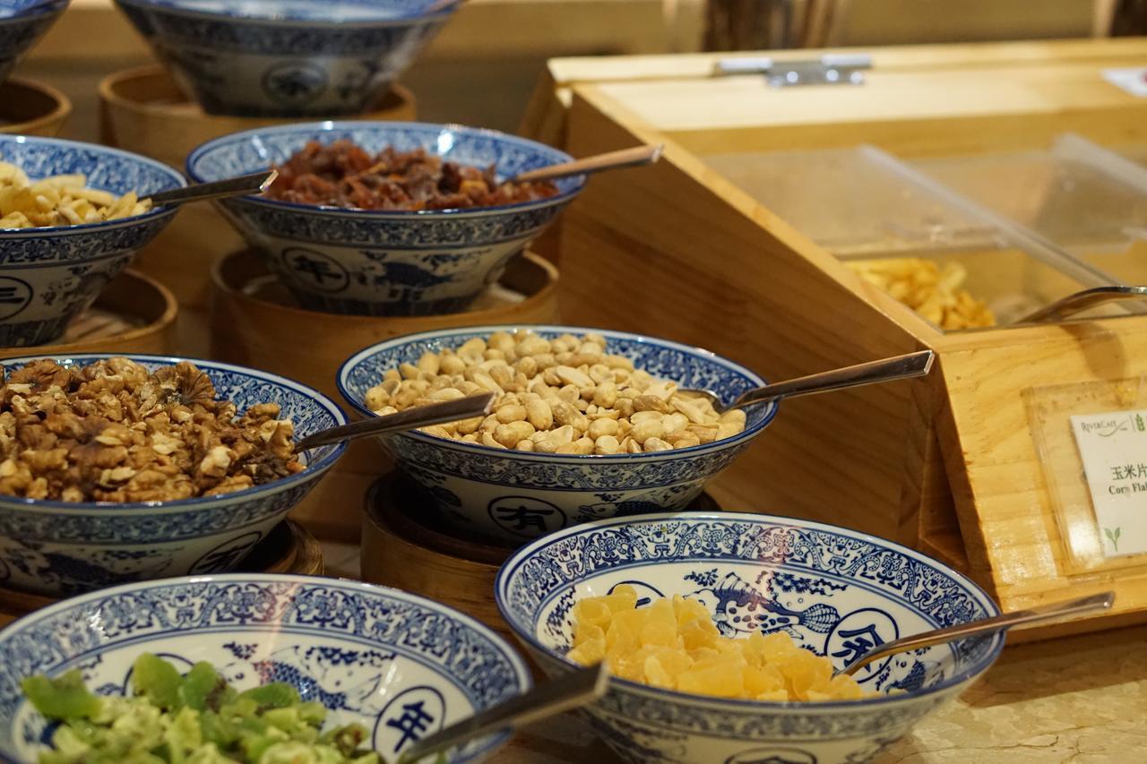 Radisson Blu Plaza Chongqing - Free 2 Bottle Of Local Beer Per Room During Stay Экстерьер фото