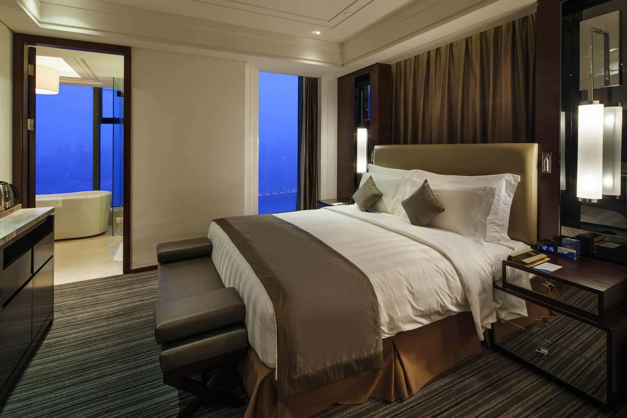 Radisson Blu Plaza Chongqing - Free 2 Bottle Of Local Beer Per Room During Stay Экстерьер фото