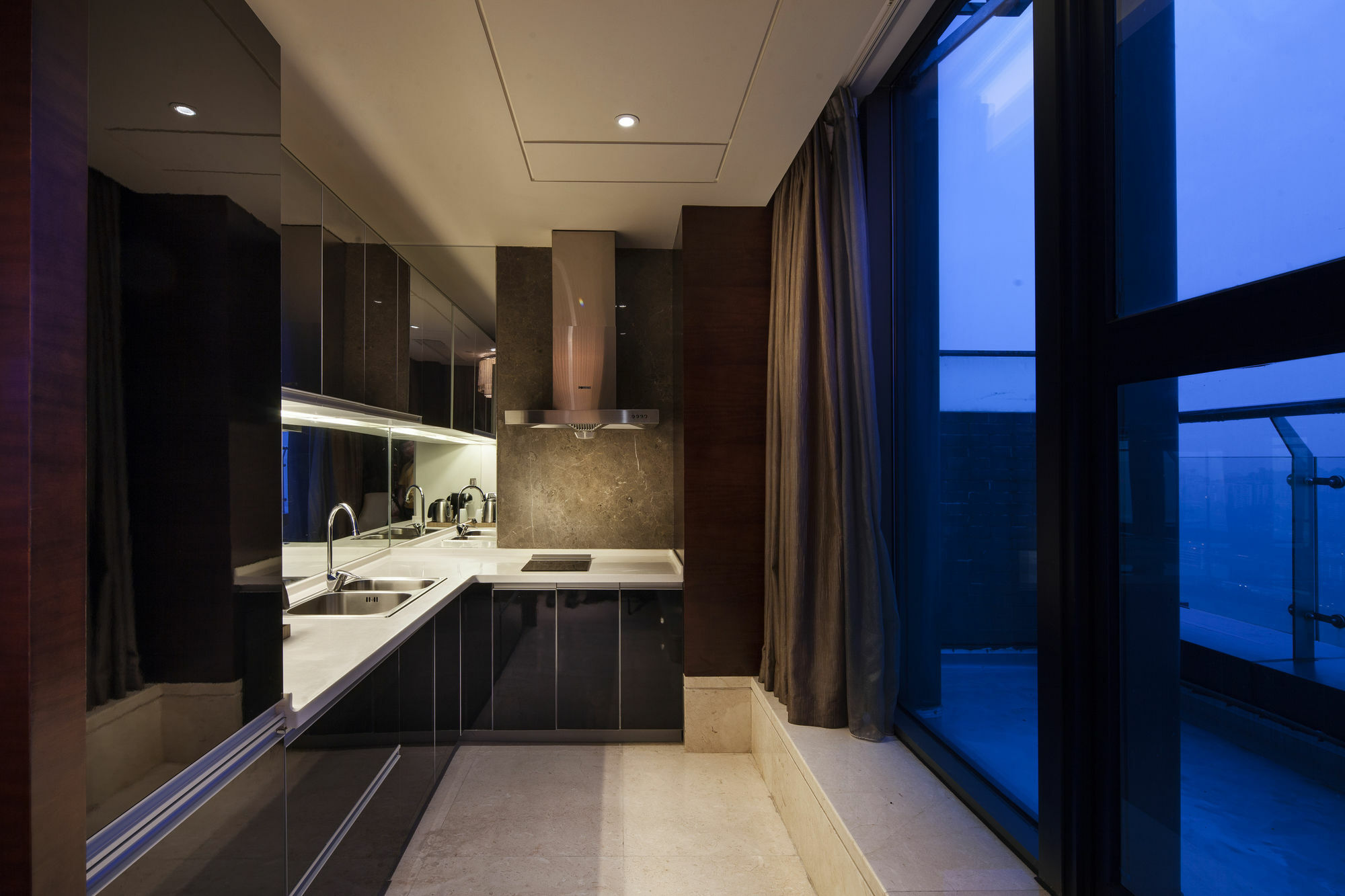 Radisson Blu Plaza Chongqing - Free 2 Bottle Of Local Beer Per Room During Stay Экстерьер фото