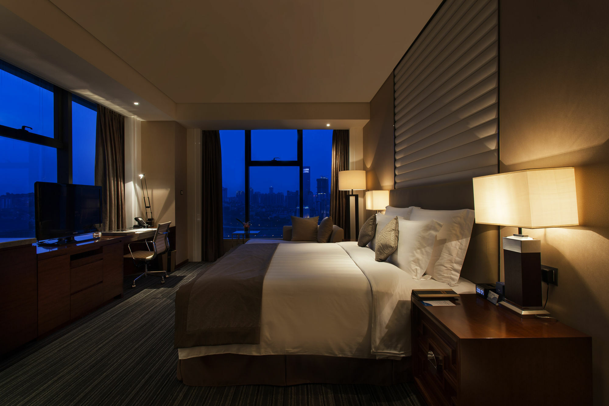 Radisson Blu Plaza Chongqing - Free 2 Bottle Of Local Beer Per Room During Stay Экстерьер фото