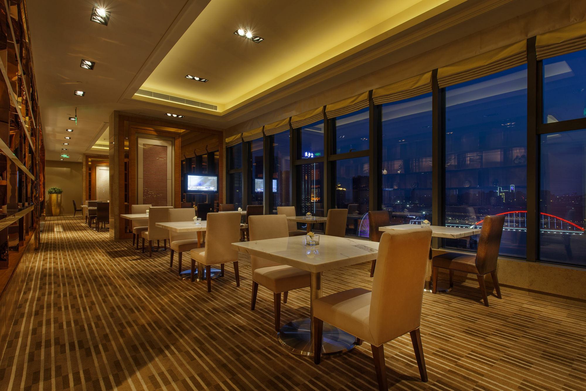 Radisson Blu Plaza Chongqing - Free 2 Bottle Of Local Beer Per Room During Stay Экстерьер фото
